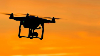Ýapon ägirdi NTT fermalary goramak üçin dronlary lazer bilen enjamlaşdyrar