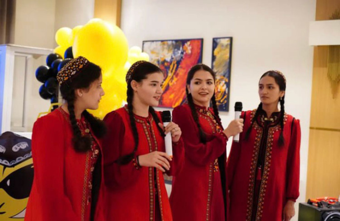  Türkmenistanyň ýokary okuw mekdepleriniň talyplary Awazada geçiriljek forumyň guramaçylyk işlerine işjeň gatnaşýarlar