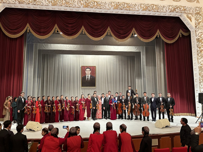  Musicians from Ashgabat performed classical music concerts in Turkmenabat and Mary