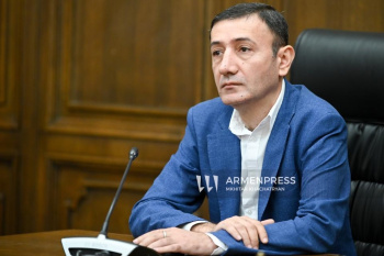 Ermenistanyň Milli Mejlisiniň deputaty Türkmenistana iş sapary bilen geler