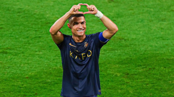  Ronaldo received a diamond watch as a gift “at the price of an airplane”