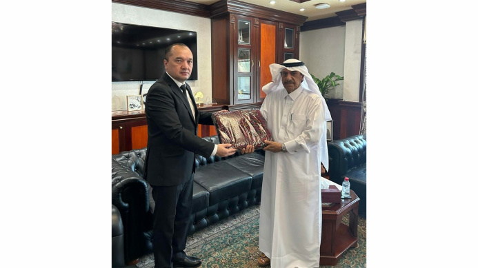 The Turkmen Ambassador met with the Director General of the Qatar Chamber of Commerce and Industry