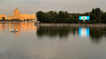 Astanada 2025-nji ýylyň Halkara parahatçylyk we ynanyşmak ýylyna bagyşlanan nyşany görkezildi