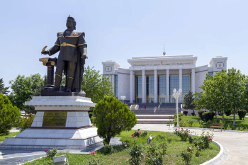 Репертуар Национального драматического театра Туркменистана имени Алп Арслана на 8-9 апреля