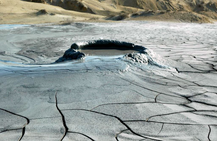  One of the world's largest mud volcanoes has started erupting in Turkmenistan