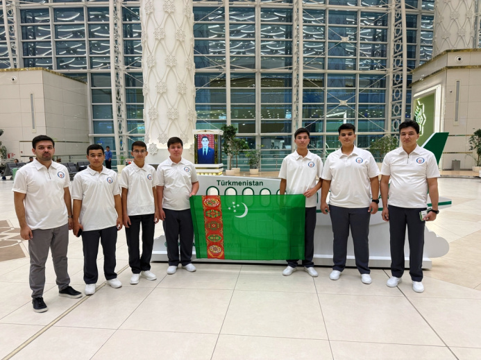 Turkmen School Students Head to the “Robot Olympics” in Panama