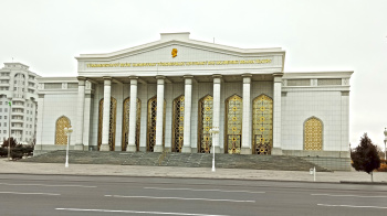 Репертуар Главного академического драматического театра Туркменистана имени Великого Сапармурата Туркменбаши на 1-2 апреля