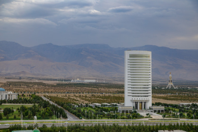  Trading on SCRMET: products of the petrochemical industry and agriculture were sold