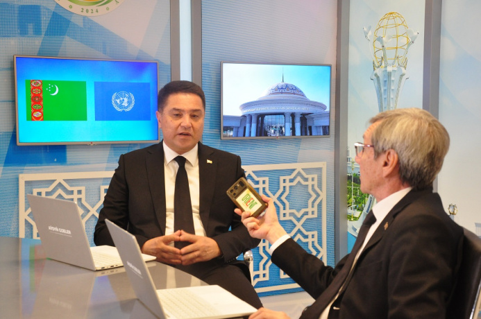  Analytical view: Turkmenistan develops expert connections