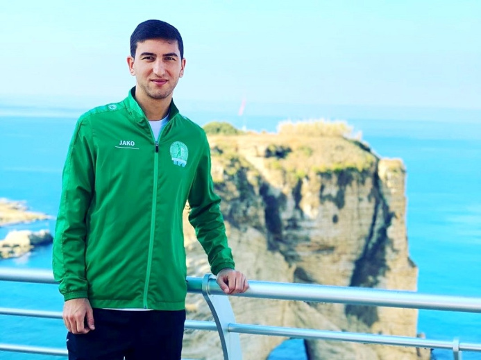  Türkmenistanyň iň köp pökgi geçiren futbolçysy bilen söhbetdeşlik