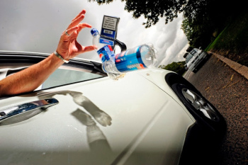 In Russia, drivers for throwing garbage out of the car will be punished with ruble