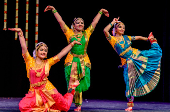 Hindistan Respublikasynyň gününiň 75 ýyllygy mynasybetli kathak atly hindi tansynyň agşamy geçiriler