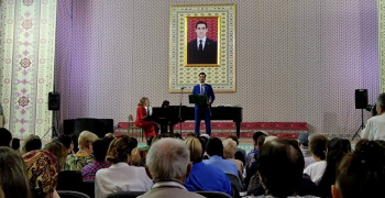 Türkmen milli konserwatoriýasy 9-njy maýa bagyşlap konsert geçirdi we weteranlary dabaraly gutlady