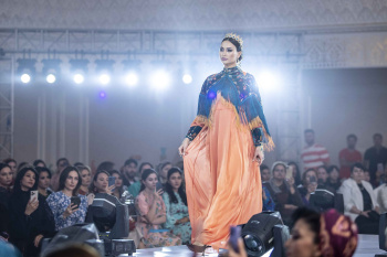 Asman moda öýi öz ýygyndylaryny Pariždäki Oriental Fashion Show-da görkezýär