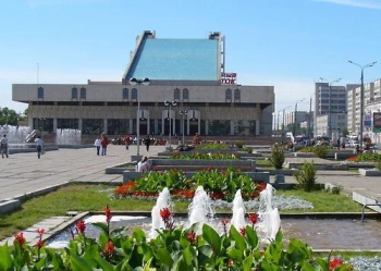 Türkmenistandaky teatr festiwalynyň çäginde Kamal adyndaky tatar teatrynyň göçme çykyşlary geçirilýär