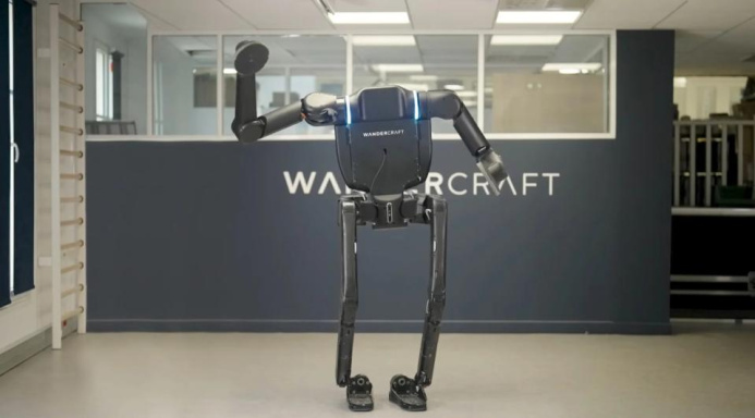  Wandercraft önümçilik üçin niýetlenen Calvin atly gumanoid roboty hödürleýär