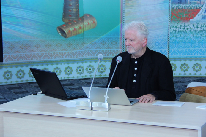  A Polish researcher spoke about the eastern roots of European music at a meeting in TNC