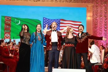 U.S. artists bring Broadway cheer to Turkmenistan