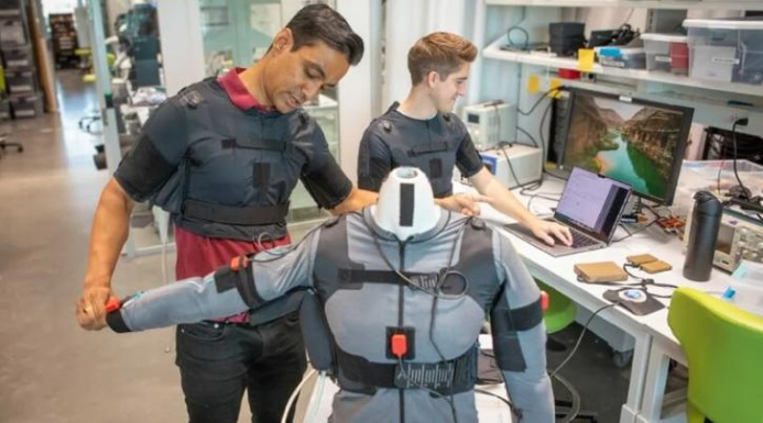  Robotic jacket restores control of hands to people