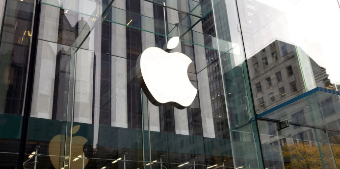 Taryhy rekord: Apple kompaniýasynyň bazar bahasy 4 trillion dollara ýetdi