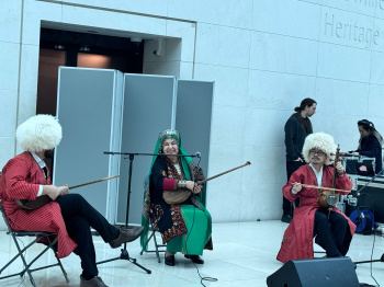 Türkmen medeniýeti Britan muzeýinde geçirilýän "Silk Roads" sergisinde görkezildi