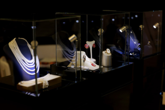  Tashkent hosts first international jewelry exhibition