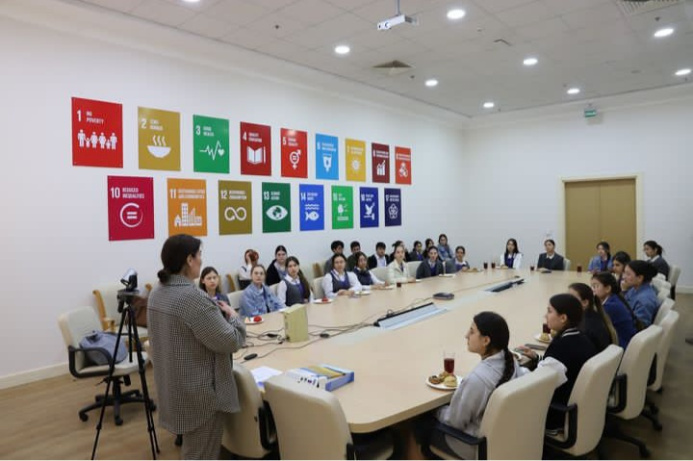  Students of the Turkmen-Russian school got acquainted with the issues of climate change
