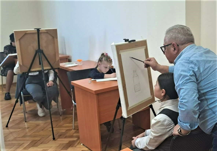  Русский дом в Ашхабаде собирается открыть детскую студию изобразительного искусства