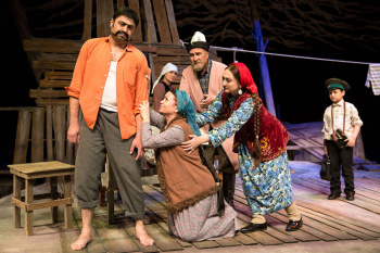 Halkara teatr festiwalynda Türkmenistanyň Alp Arslan adyndaky milli drama teatry «Ak gämi» atly sahna eseri bilen çykyş eder