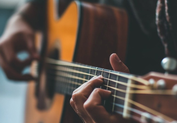 Türkmenistanda ilkinji gezek nusgawy gitara boýunça okuw kitaby çapdan çykdy