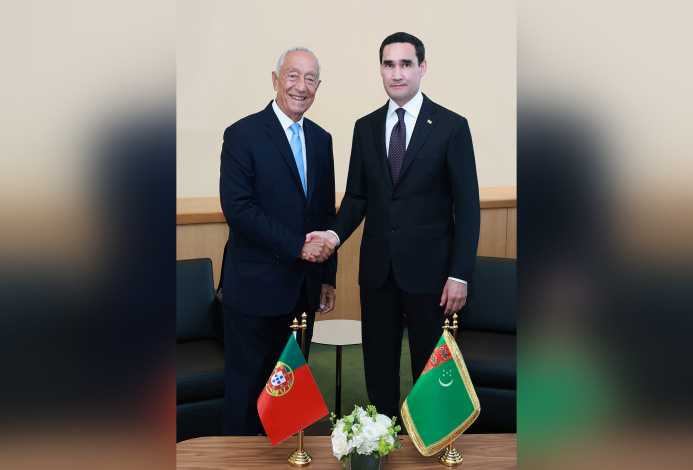  Serdar Berdimuhamedov met with the President of Portugal in New York.