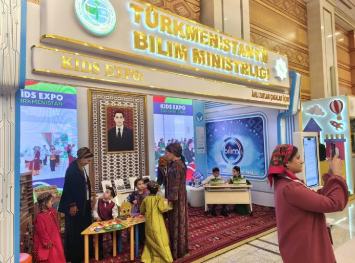  В Туркменистане продолжается выставка «Kids Expo: всё для детей»