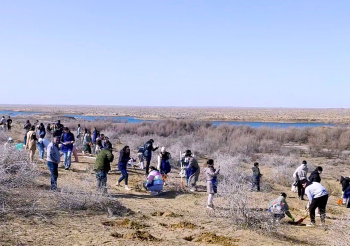 Green Games of volunteer held on the shore of the Geokdepe lake