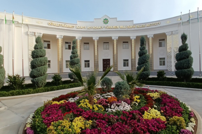  Более 220 туркменских педагогов прошли курсы повышения квалификации от российского вуза