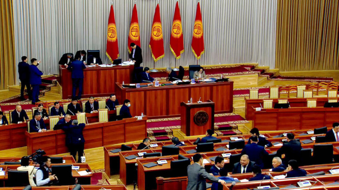  Парламент Кыргызстана принял закон о государственном языке