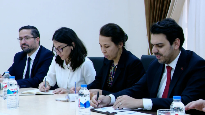  Türkiýe Respublikasynyň wekiliýeti bilen Halkara gatnaşyklary institutynda duşuşyk geçirildi