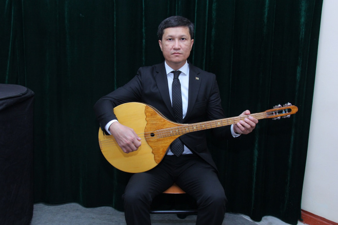  A new publication for young folk musicians has been published - the book “Bass Dutar”